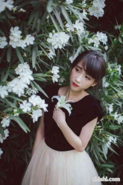 小清新森系气质型美女图片 有风潇潇而过卷了几许落叶